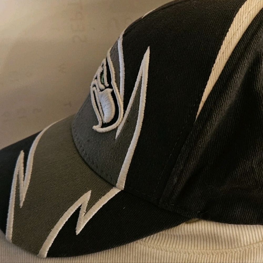 NFL Seattle Seahawks Rare Design Reebok Strapback Cap Hat Adjustable Unisex - Picture 2 of 5